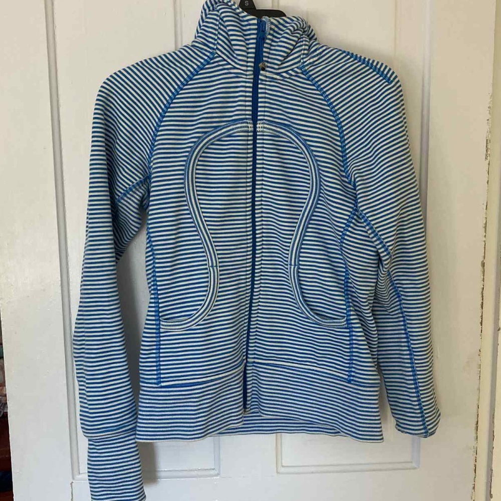 Lululemon scuba size 6